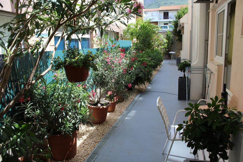 Apartments Petric Makarska Bagian luar foto