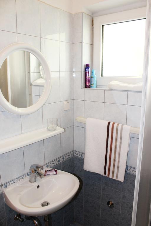 Apartments Petric Makarska Bagian luar foto