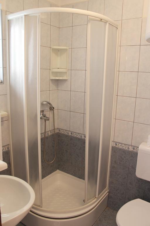 Apartments Petric Makarska Bagian luar foto