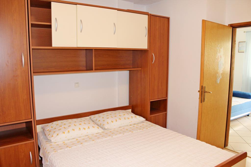 Apartments Petric Makarska Bagian luar foto