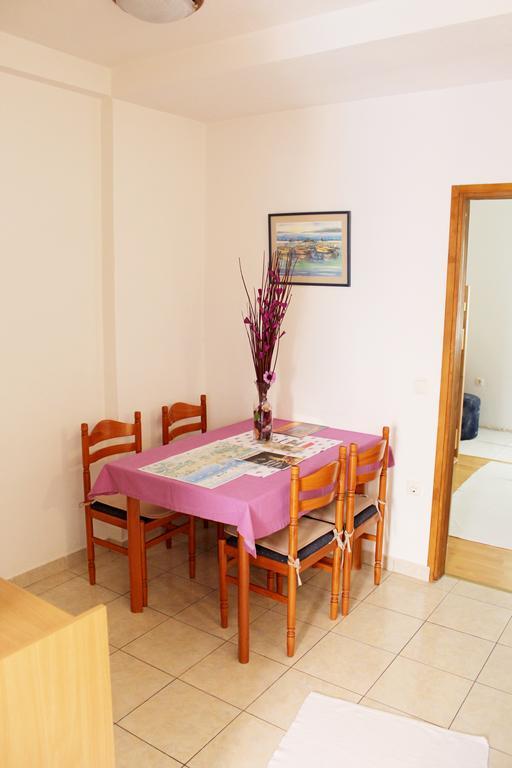 Apartments Petric Makarska Bagian luar foto