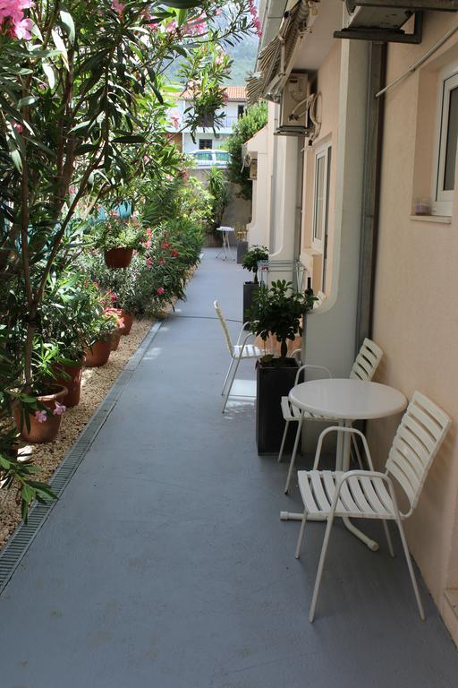 Apartments Petric Makarska Bagian luar foto