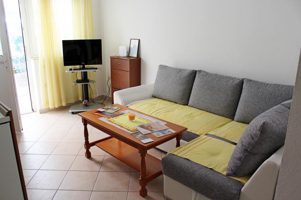 Apartments Petric Makarska Bagian luar foto