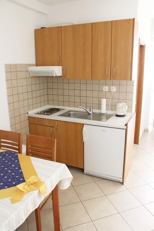 Apartments Petric Makarska Bagian luar foto